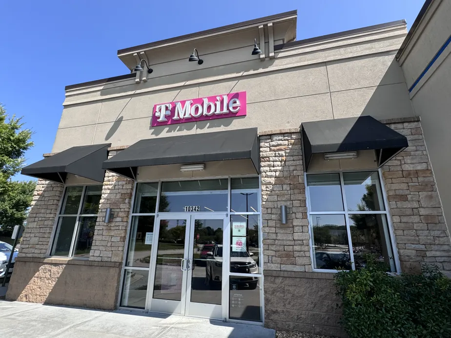  Exterior photo of T-Mobile Store at Industrial Blvd NE & Hwy 142 N, Covington, GA 