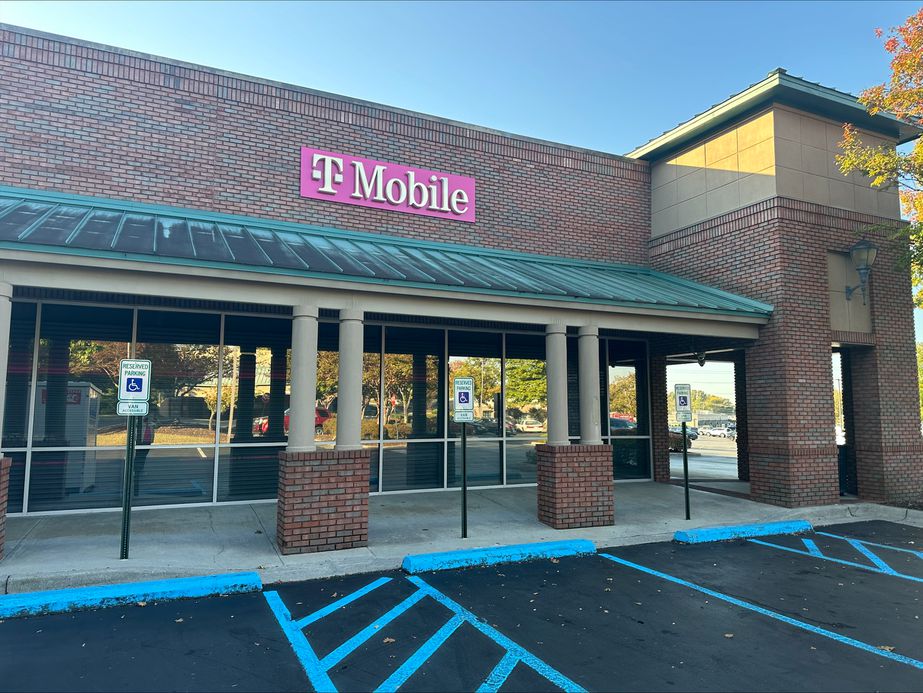 Exterior photo of T-Mobile Store at Whitesburg & Airport, Huntsville, AL