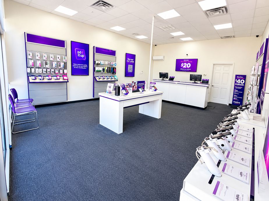 Metro by T-Mobile 1527 W State Highway 114 - 1527 W State Highway 114 