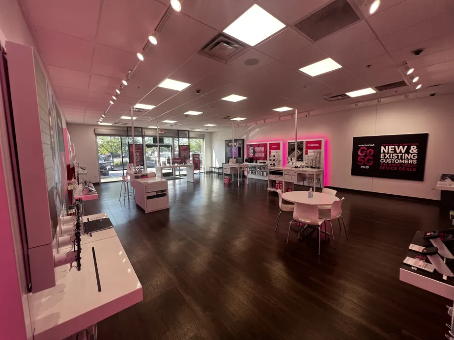 Interior photo of T-Mobile Store at Lincoln Hwy & Cicero, Matteson, IL