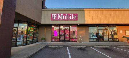 Exterior photo of T-Mobile Store at Centralia Outlet Mall, Centralia, WA