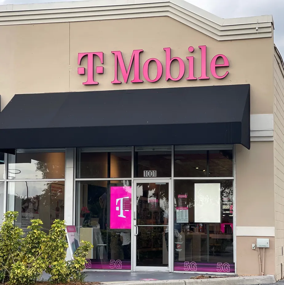 Exterior photo of T-Mobile Store at Kissimmee Korners, Kissimmee, FL