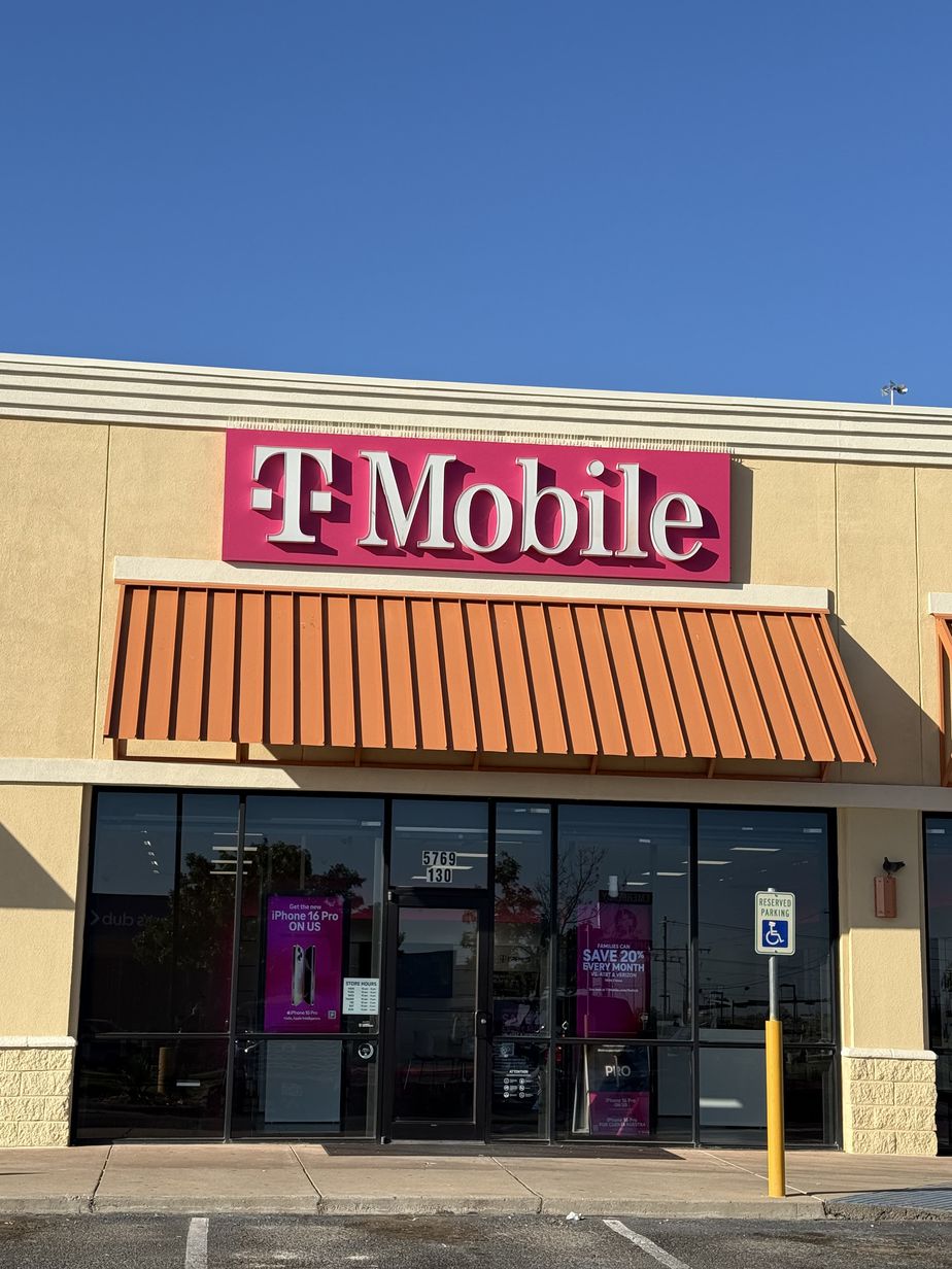 Exterior photo of T-Mobile Store at Sherwood Way & Southland Blvd, San Angelo, TX