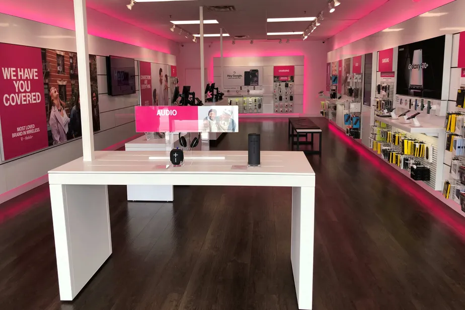 Interior photo of T-Mobile Store at Shepherd Rd & Imperial Pkwy, Mulberry, FL