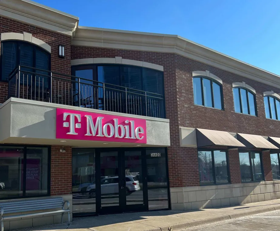 Exterior photo of T-Mobile Store at Woodward & Maple, Birmingham, MI 