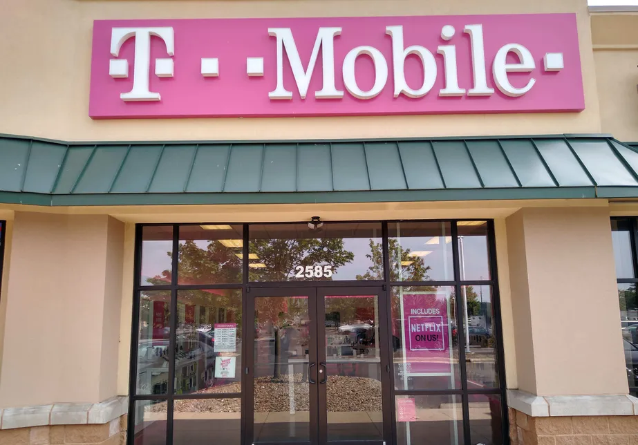  Exterior photo of T-Mobile store at Green Rd & North Ridge Rd, Madison, OH 