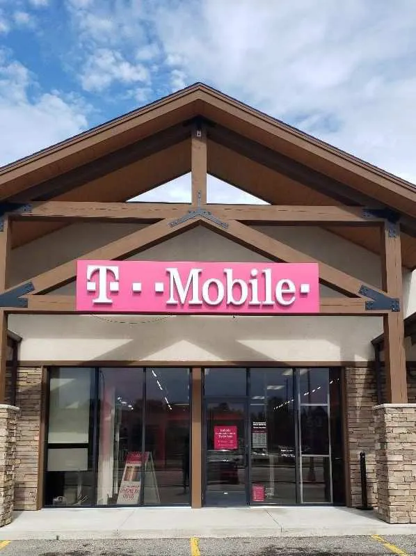 Exterior photo of T-Mobile store at Broadway & 10th, Alexandria, MN