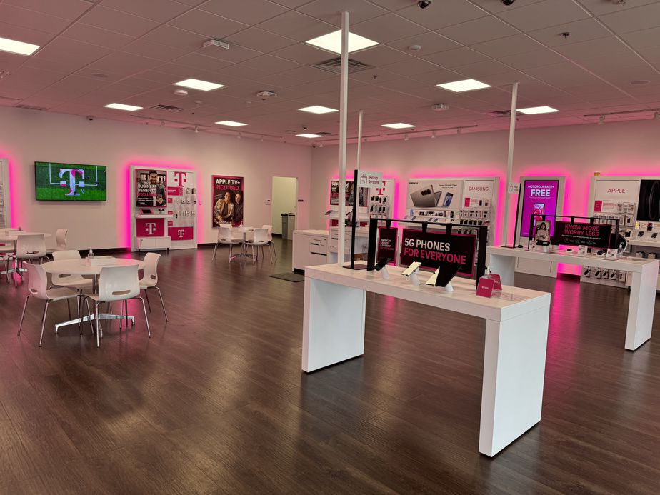 Interior photo of T-Mobile Store at W SW Loop 323 & Kinsey Dr, Tyler, TX