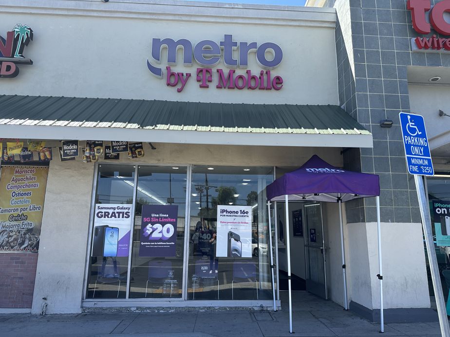 Metro by T-Mobile 9059 Woodman Ave - 9059 Woodman Ave