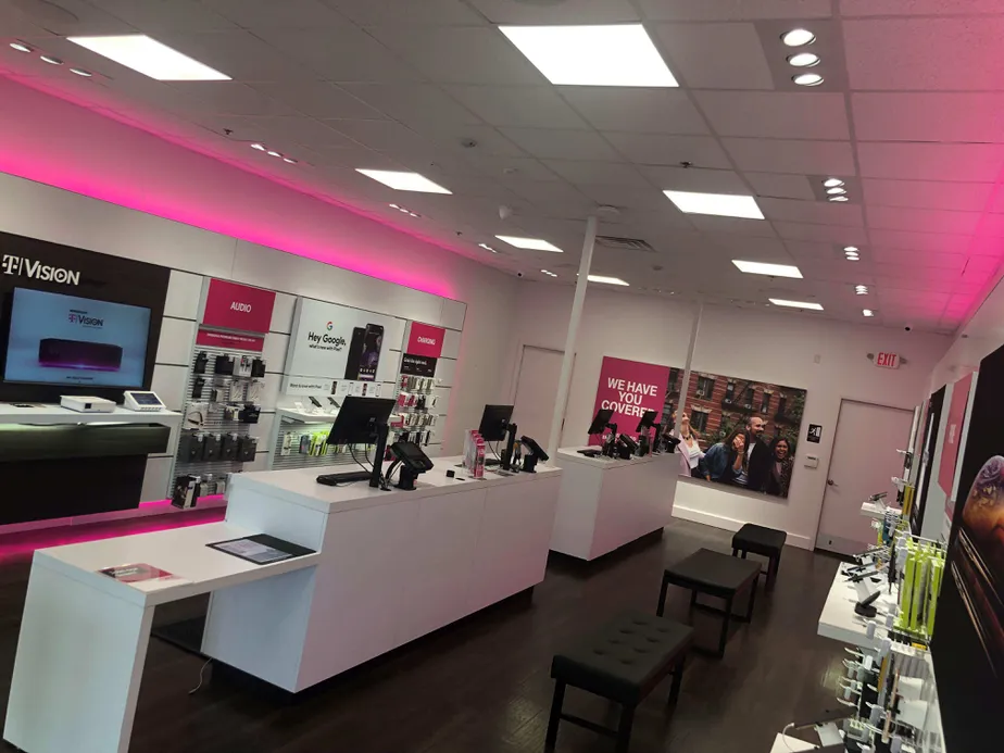 Foto del interior de la tienda T-Mobile en Conchester Hwy & Chelsea Pkwy, Boothwyn, PA