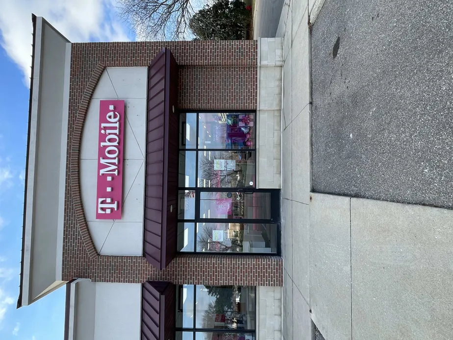 Exterior photo of T-Mobile Store at Telegraph & Hood, Bloomfield Hills, MI