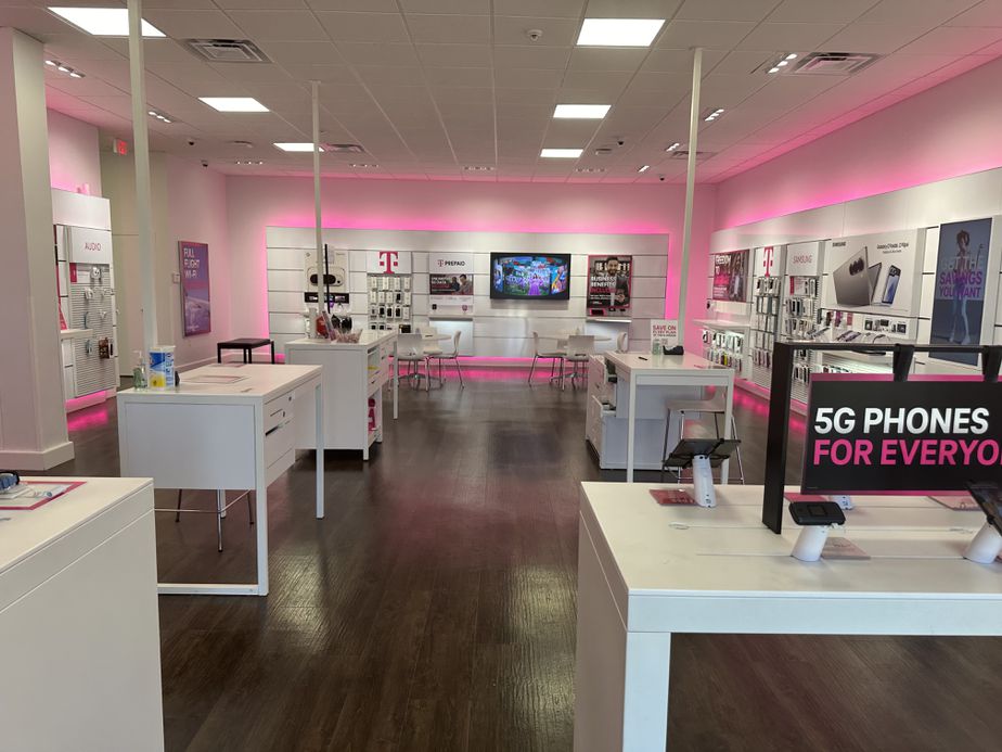 Interior photo of T-Mobile Store at N Cities Svc Hwy & Dubach Dr, Sulphur, LA