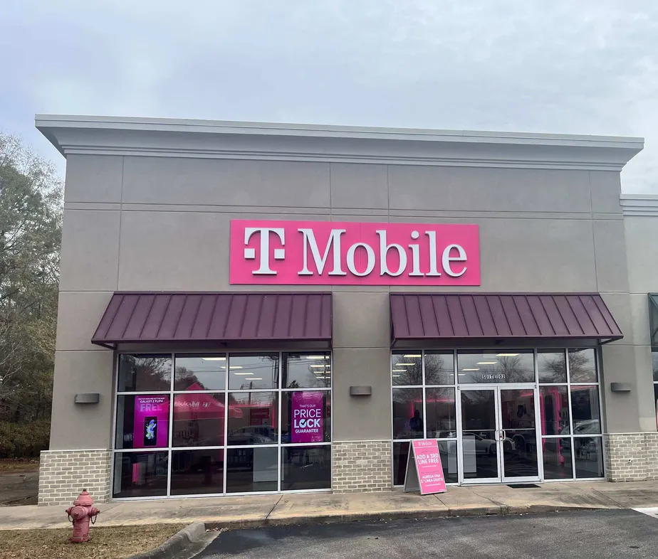 Exterior photo of T-Mobile Store at The Shops at South Oates, Dothan, AL