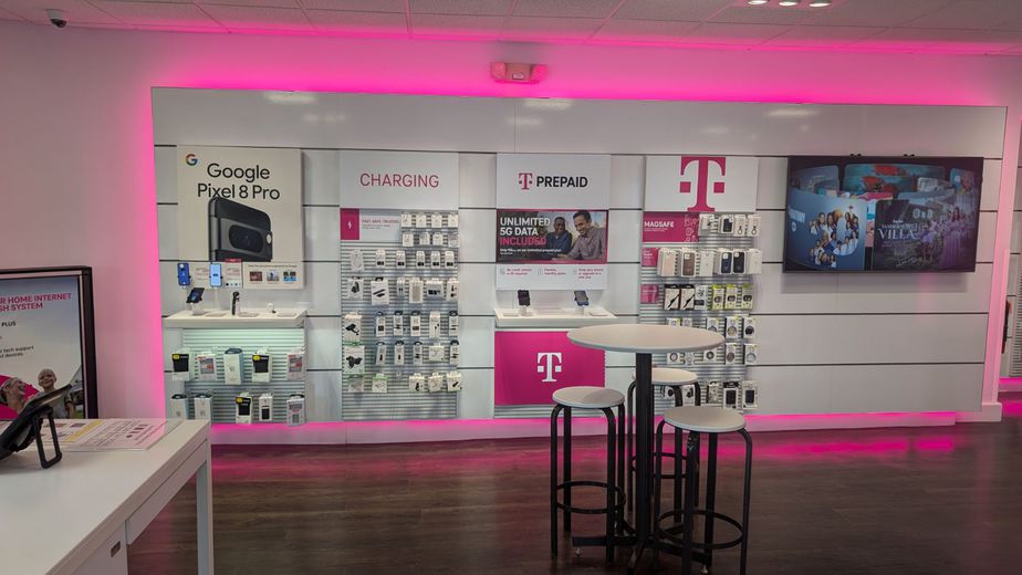 Interior photo of T-Mobile Store at Great East Plaza, Niles, OH