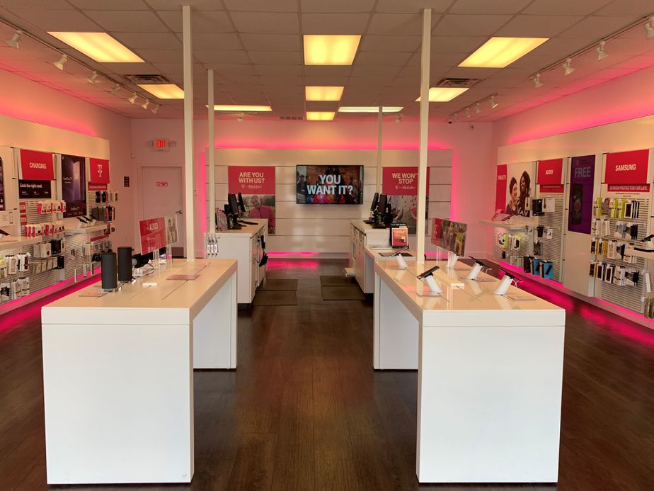 Interior photo of T-Mobile Store at Hardy St & 29th Ave, Hattiesburg, MS