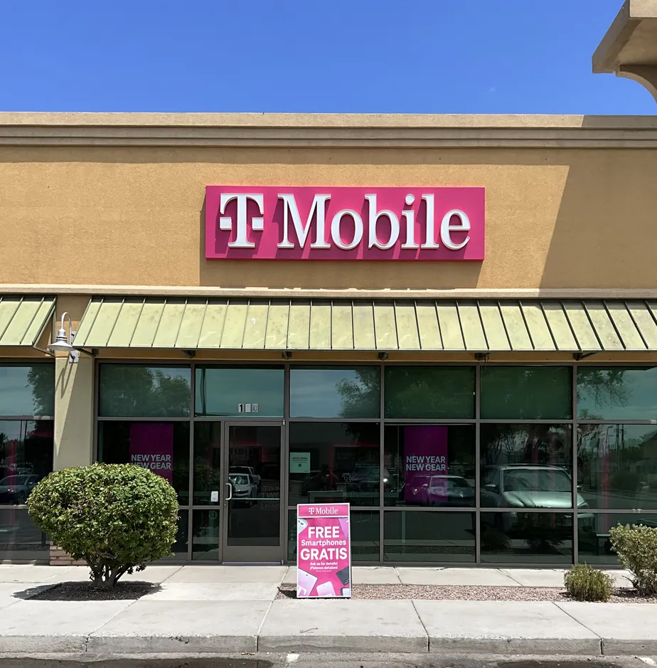 Exterior photo of T-Mobile Store at Avenue B & 24th, Yuma, AZ