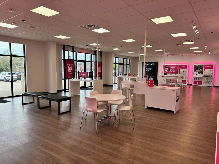 Foto del interior de la tienda T-Mobile en Sunnybrook Dr & US-20, Sioux City, IA