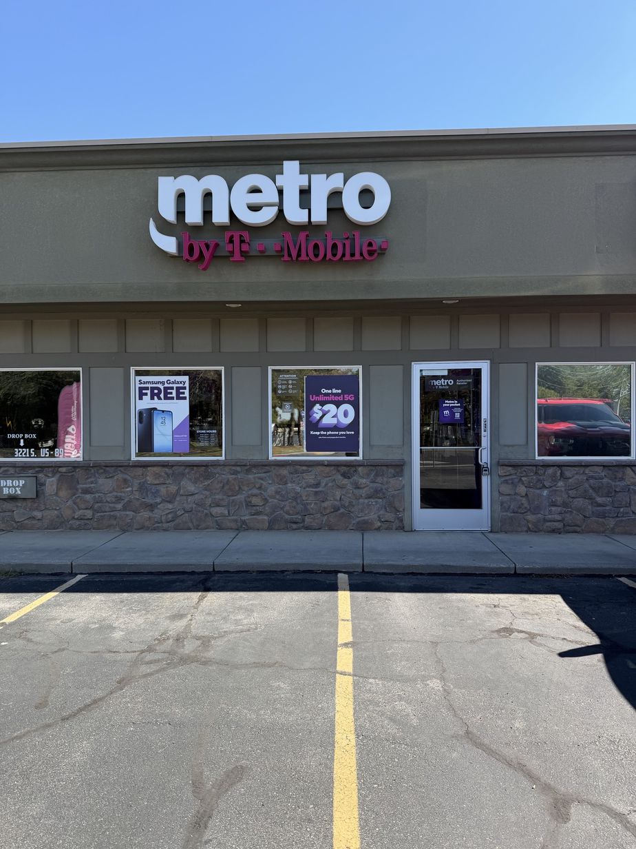 Metro by T-Mobile 3221 Hwy 89 - 3221 Hwy 89 