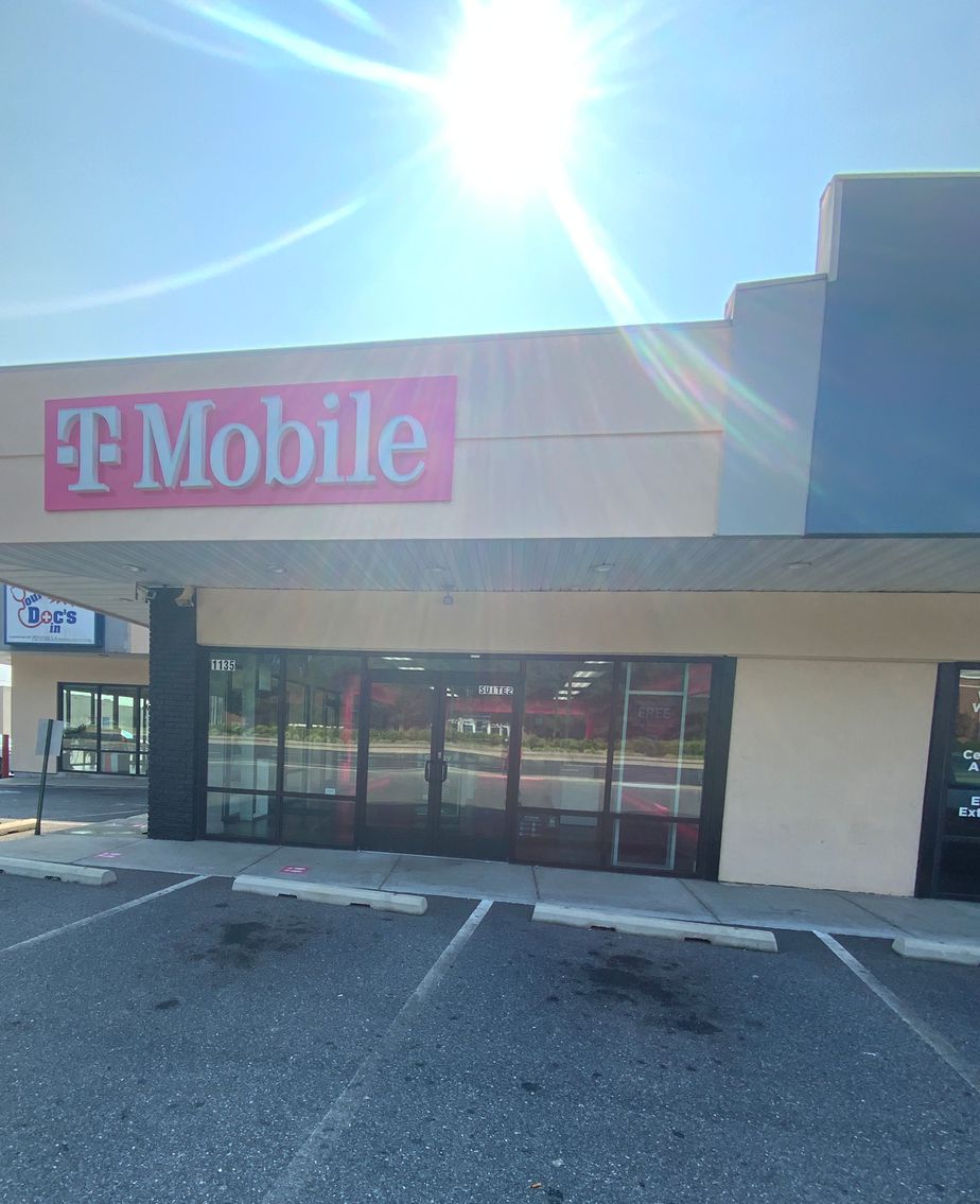 Exterior photo of T-Mobile Store at S Salisbury Blvd & Bateman St, Salisbury, MD