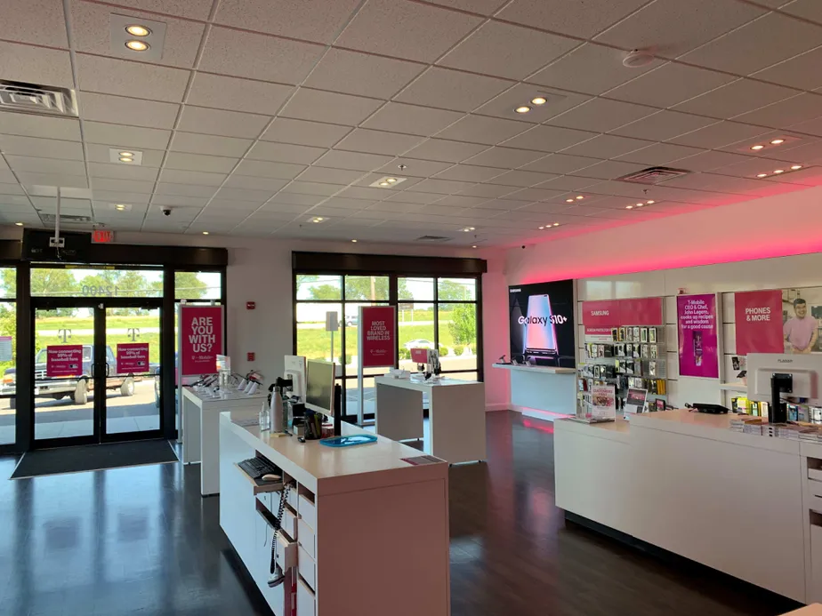 Interior photo of T-Mobile Store at Route 71 & Blue Ridge, Grandview, MO