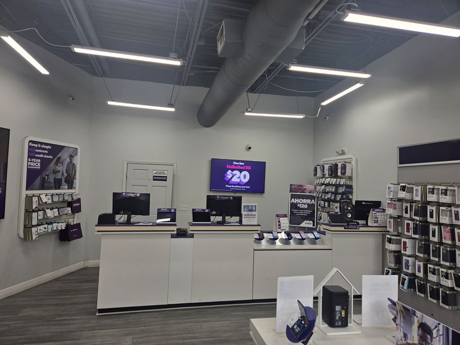 Metro by T-Mobile 918 E New York St - 918 E New York St 