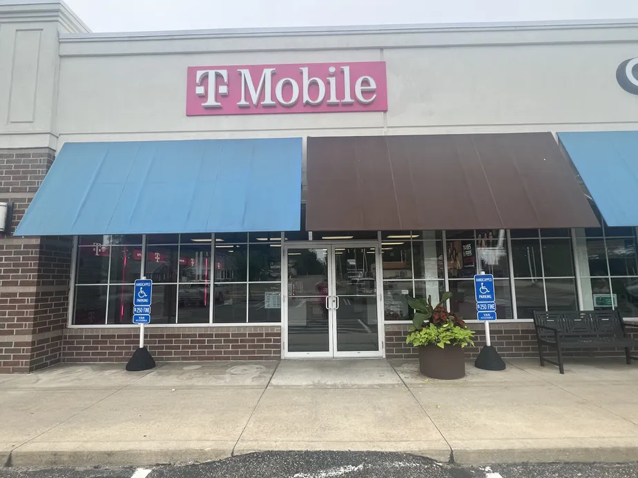  Exterior photo of T-Mobile Store at W State St & Western Ave, Alliance, OH 