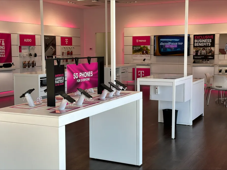  Interior photo of T-Mobile Store at Penn Park, Oklahoma City, OK 