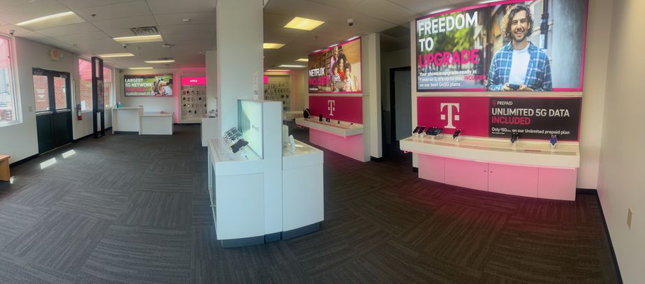 Interior photo of T-Mobile Store at W Main St & N Western Ave, Circleville, OH