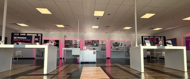  Interior photo of T-Mobile Store at Main & Camino Real, Cottonwood, AZ 