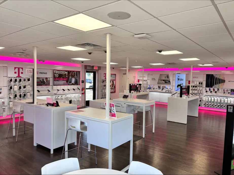  Interior photo of T-Mobile Store at Sun Plaza, Ft Walton Beach, FL 