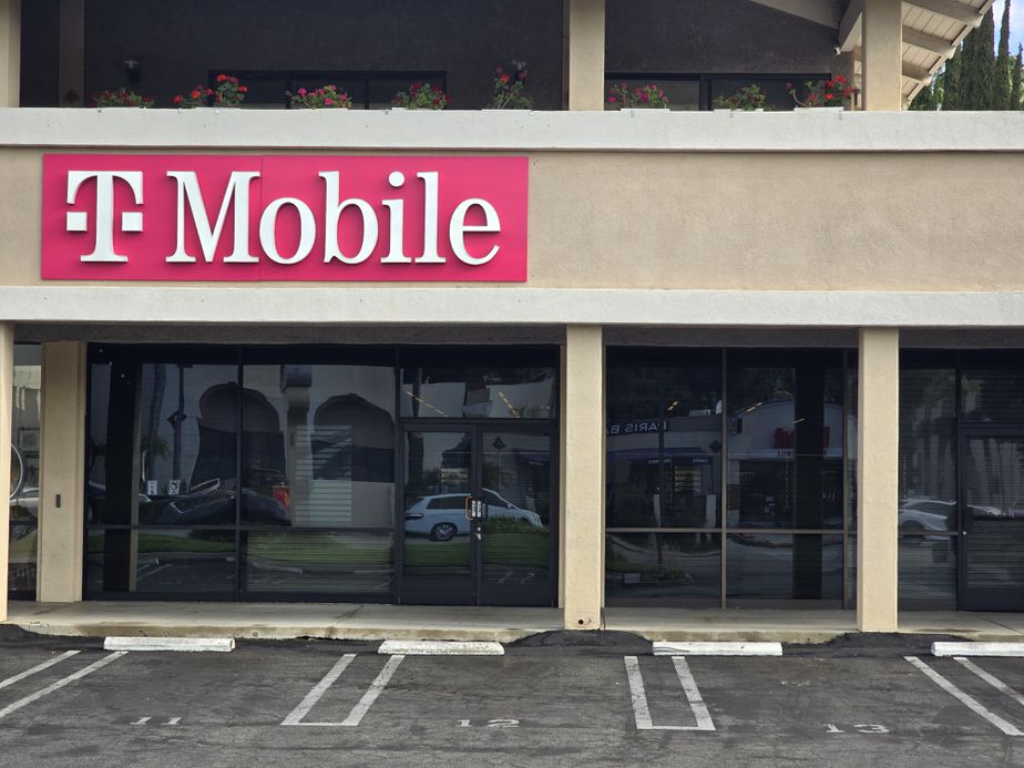 Exterior photo of T-Mobile Store at Ventura Blvd & Amestoy Ave, Encino, CA