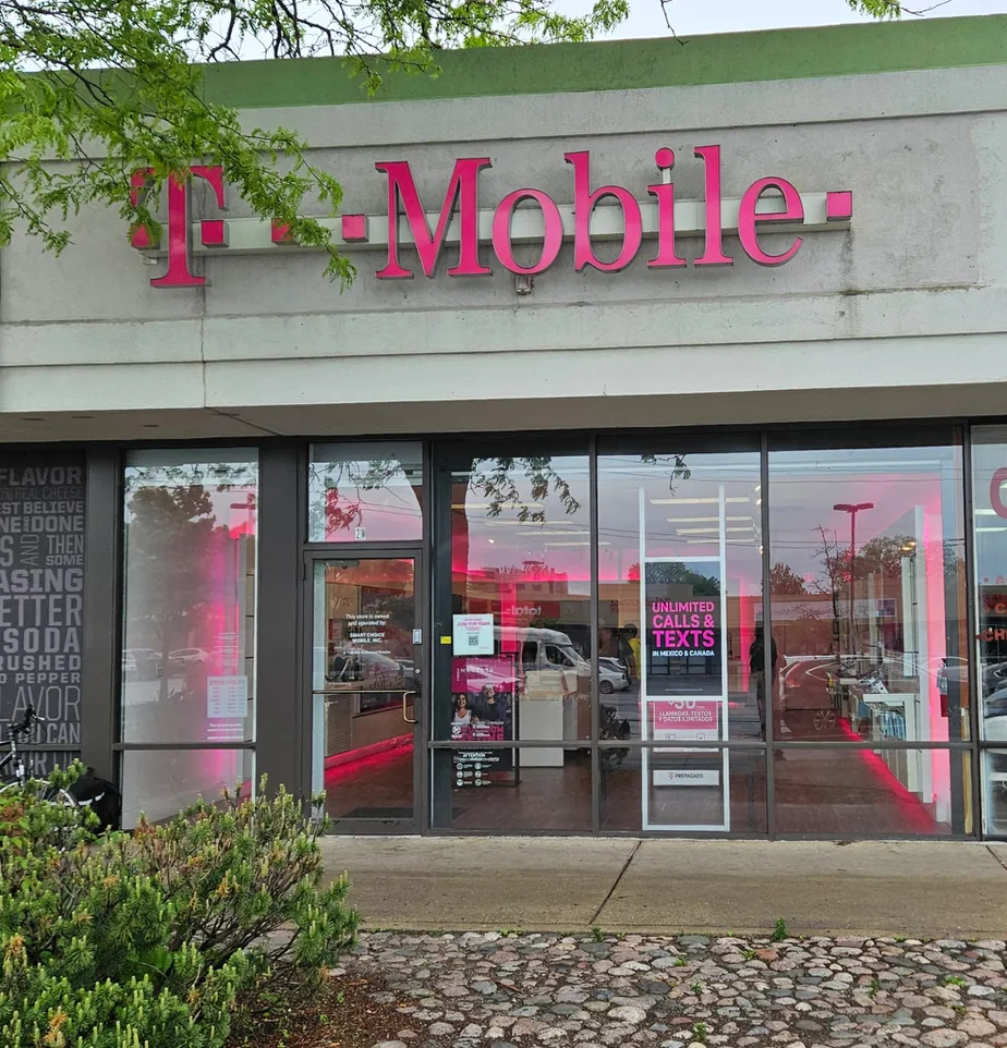 Foto del exterior de la tienda T-Mobile en S Wentworth Ave & W Garfield Blvd, Chicago, IL