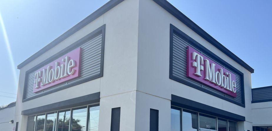 Exterior photo of T-Mobile Store at Avenue H & Lane Dr, Rosenberg, TX