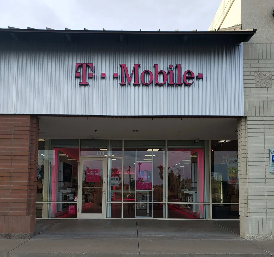 Foto del exterior de la tienda T-Mobile en Shea Blvd & Az-101, Scottsdale, AZ