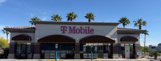 Foto del exterior de la tienda T-Mobile en Rainbow & Lake Mead, Las Vegas, NV