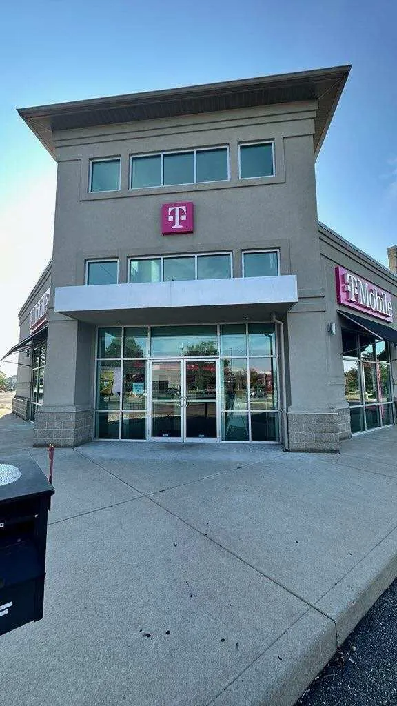 Foto del exterior de la tienda T-Mobile en Miller Lane & York Cmns Blvd, Dayton, OH