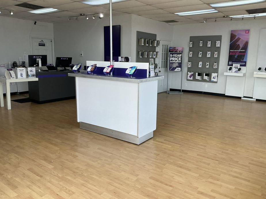 Metro by T-Mobile 542 S Mason Rd - 542 S Mason Rd 