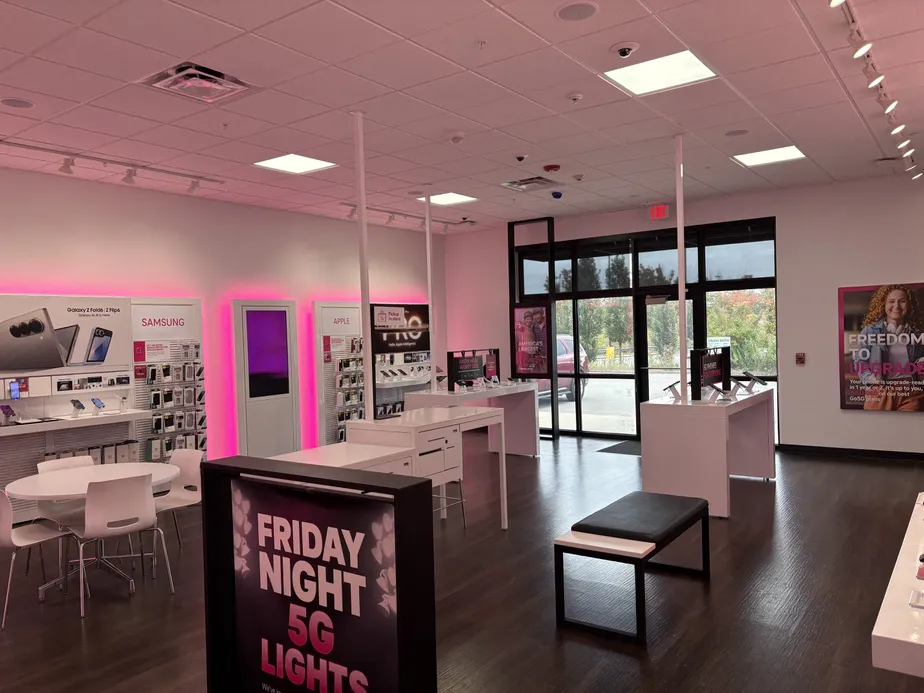  Interior photo of T-Mobile Store at Thomaston Commons, Thomaston, ME 