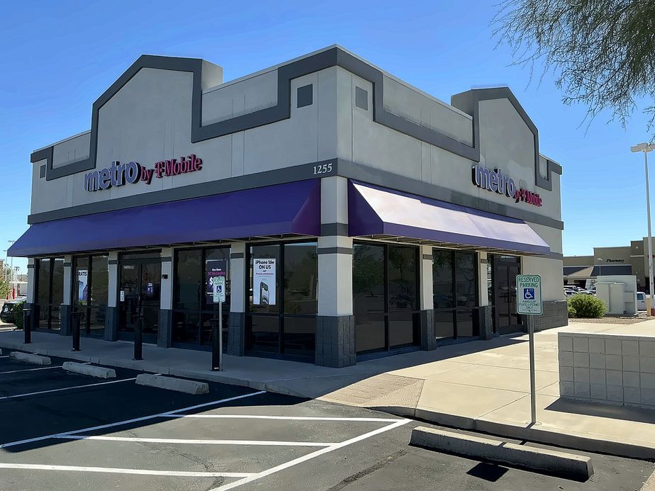 Metro by T-Mobile 1255 W Main Street - 1255 W Main Street 