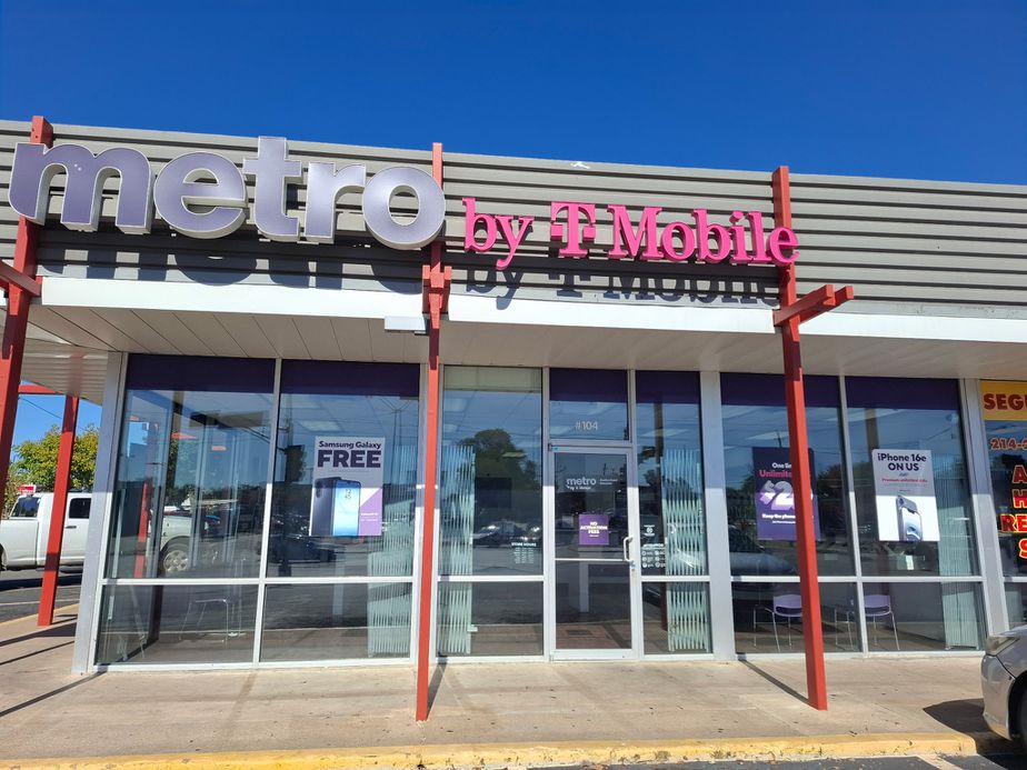 Metro by T-Mobile 104 S Carroll Ave - 104 S Carroll Ave 