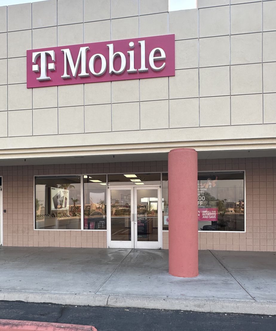 Exterior photo of T-Mobile Store at Lake Havasu Ave & AZ 95, Lake Havasu City, AZ