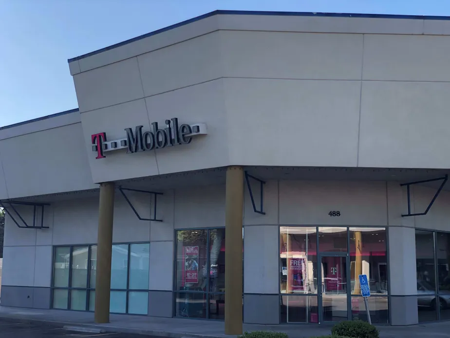  Exterior photo of T-Mobile store at Salem, Salem, OR 