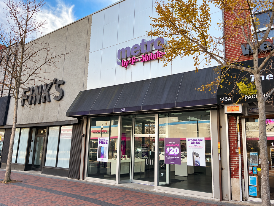 Metro by T-Mobile 141 Smith St - 141 Smith St 