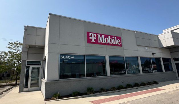Exterior photo of T-Mobile Store at S Harlem Ave & W 57th St, Summit, IL