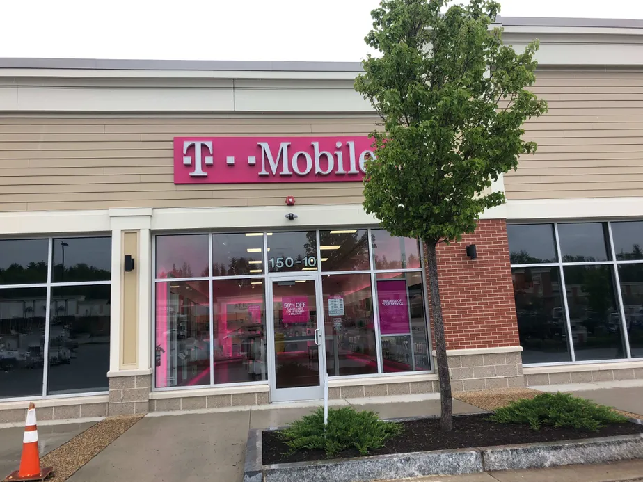 Exterior photo of T-Mobile store at Farmington & Little Falls Bridge, Rochester, NH