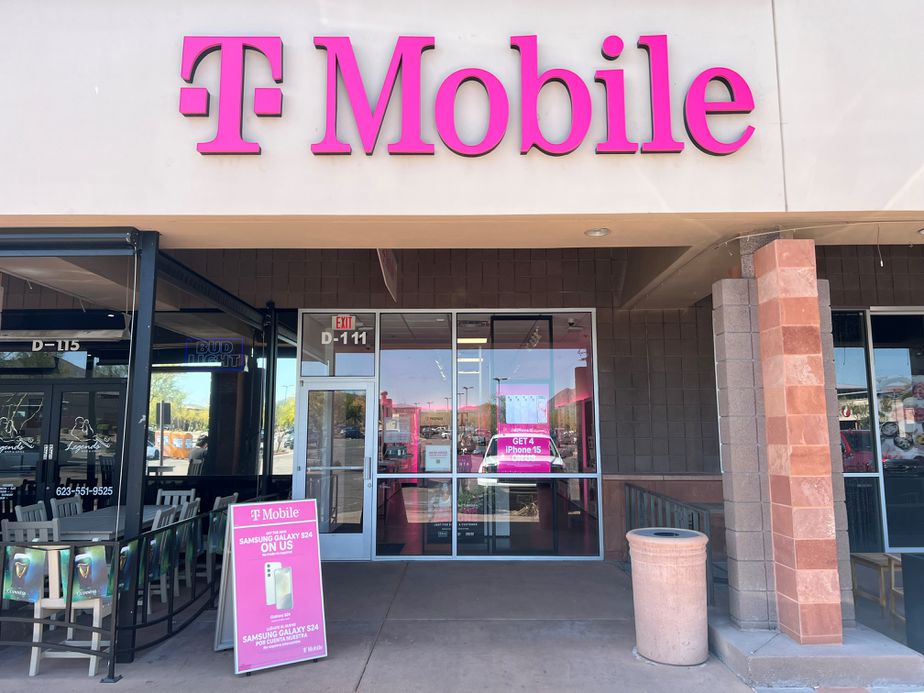 Exterior photo of T-Mobile Store at Anthem Marketplace, Anthem, AZ