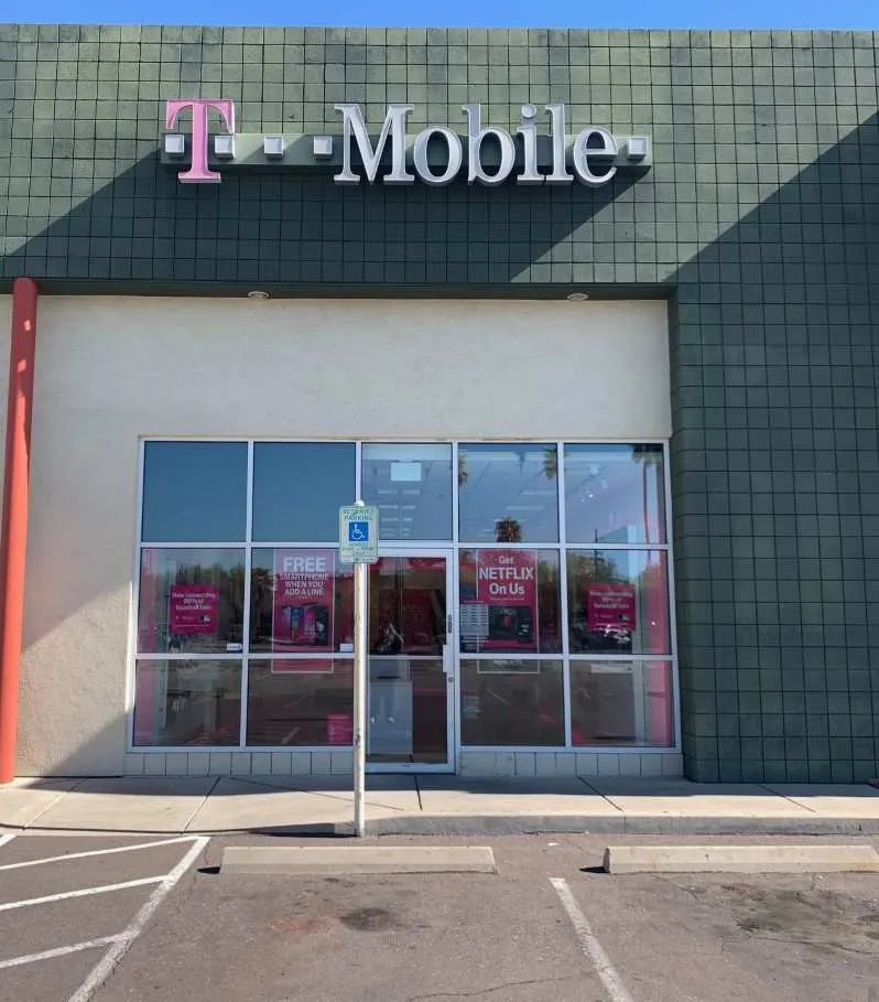 Exterior photo of T-Mobile store at Oracle, Tucson, AZ