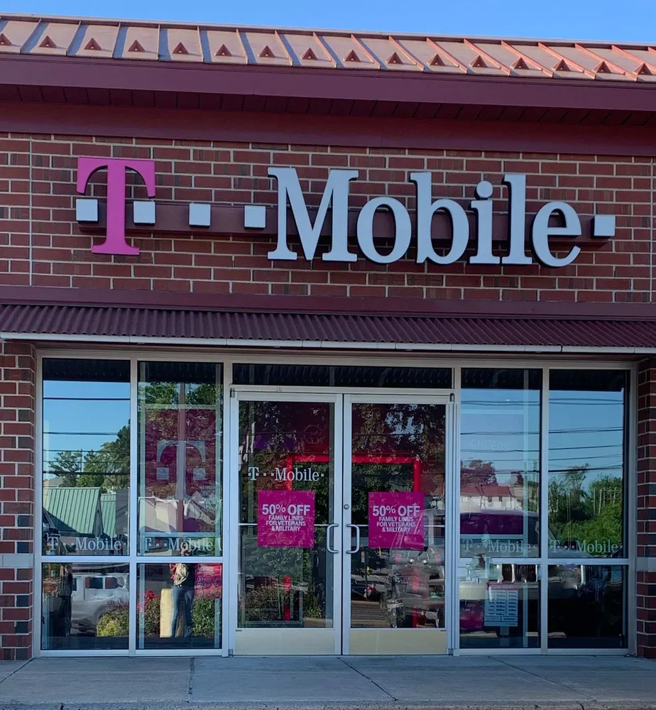 Foto del exterior de la tienda T-Mobile en Lansdowne Ave & State Rd, Upper Darby, PA