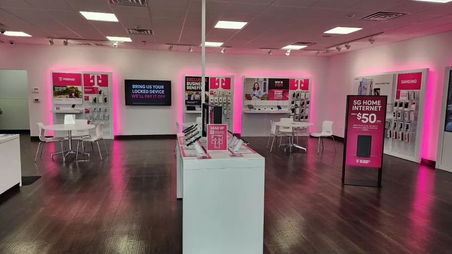 Foto del interior de la tienda T-Mobile en Hartselle Hwy 31 & Main St, Hartselle, AL
