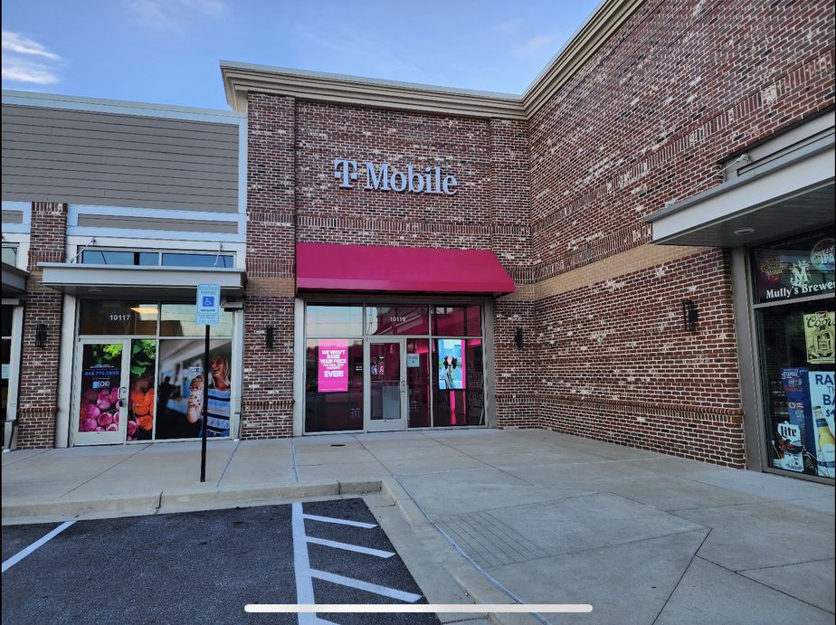 Exterior photo of T-Mobile Store at Shoppes at Apple Greene, Dunkirk, MD
